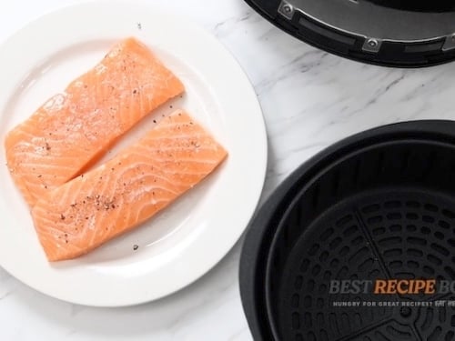 Seasoned salmon fillets