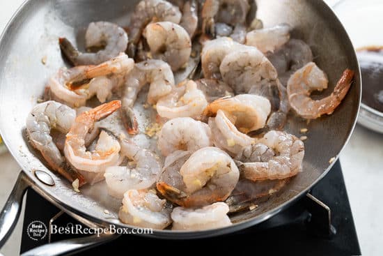 cook shrimp in pan with garlic
