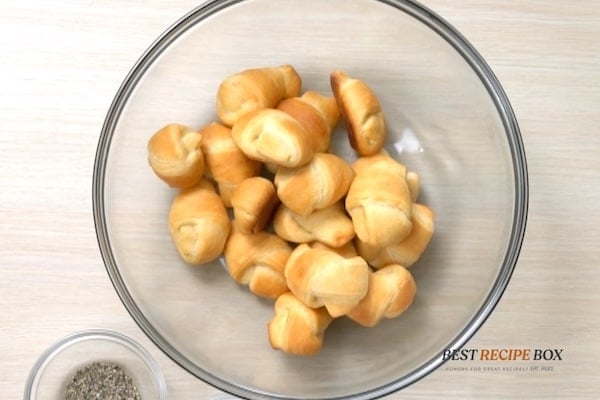 Baked garlic knots