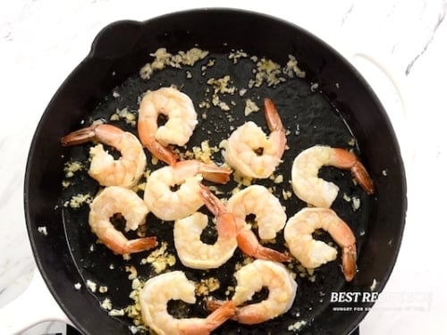 Cooking garlic and shrimp