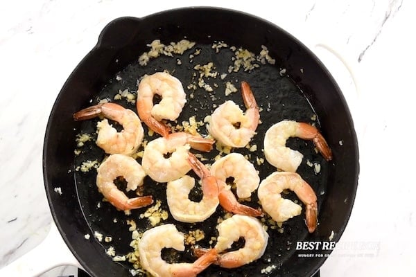Cooking garlic and shrimp