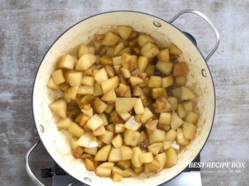 Cut and seasoned fruit in pan