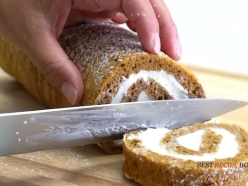 Slicing cake