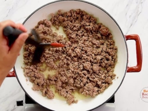 Browning and breaking up ground beef