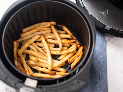 air fryer frozen fries crisped in basket