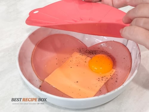 Covering bowl with silicone lid