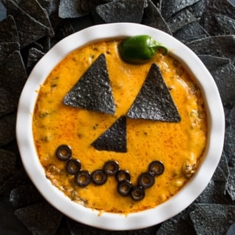 Jack-O-Lantern Cheesy Beef Taco Dip Recipe for Halloween! | @bestrecipebox