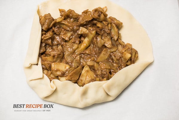 folding pie dough edges