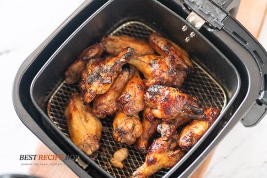 Wings with sauce caramelized in air fryer