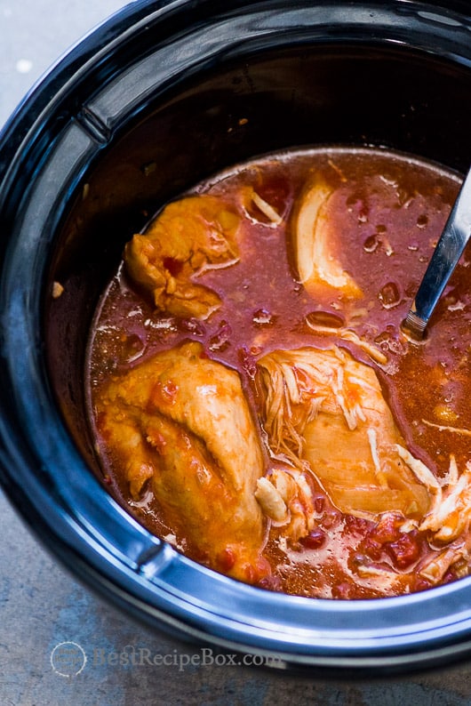 Slow Cooker Sriracha Chicken is Tender, Moist and delicious | @bestrecipebox