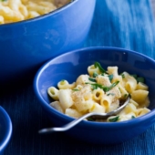 Amazing and easy stovetop creamy mac and cheese recipe from @bestrecipebox